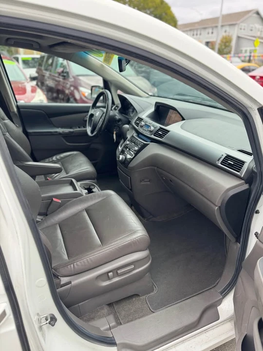 2011 Honda Odyssey - Image 10 of 16