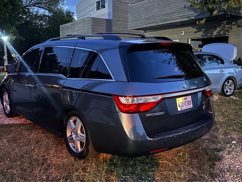 2011 Honda Odyssey - Image 2 of 10