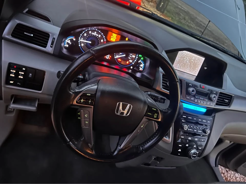 2011 Honda Odyssey - Image 9 of 10