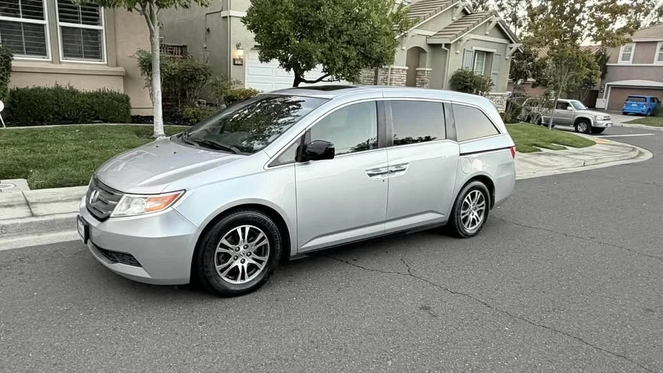 2011 Honda Odyssey - Image 3 of 14