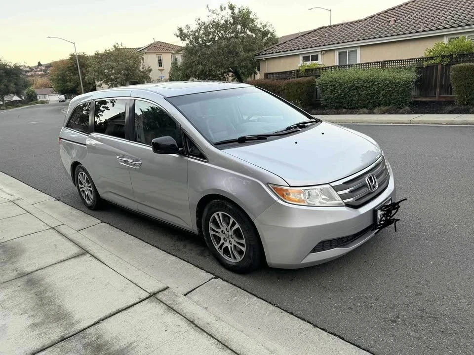 2011 Honda Odyssey - Image 4 of 13