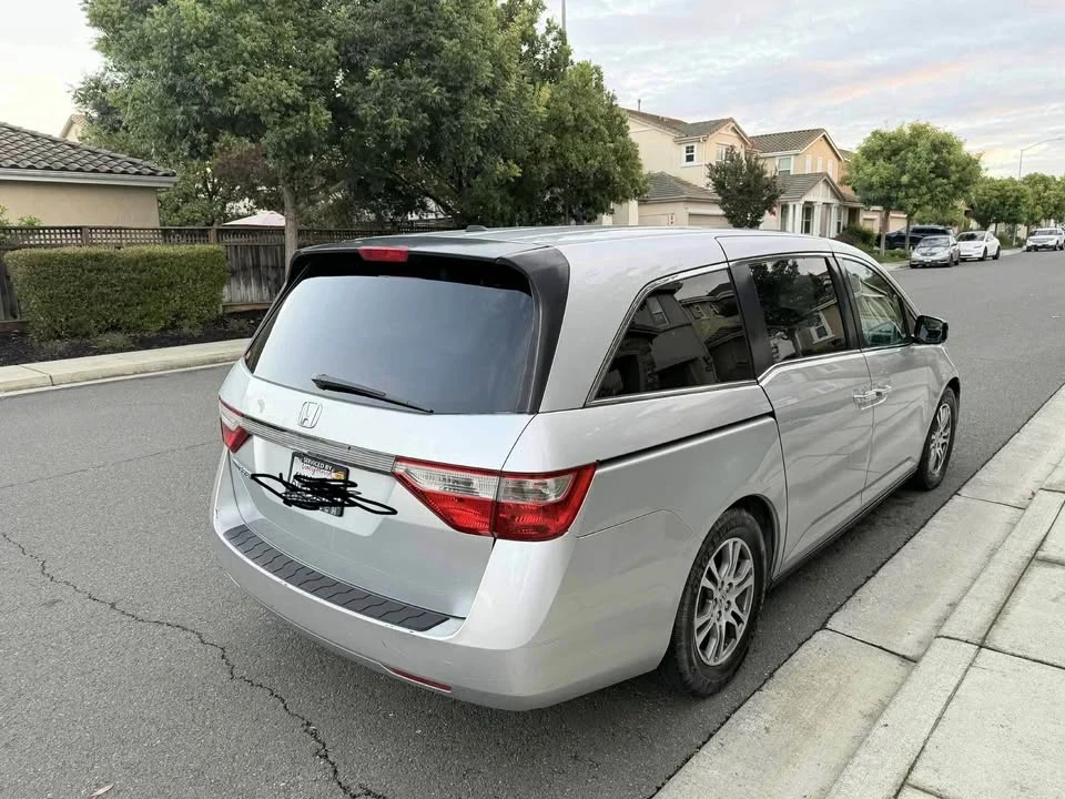 2011 Honda Odyssey - Image 3 of 13