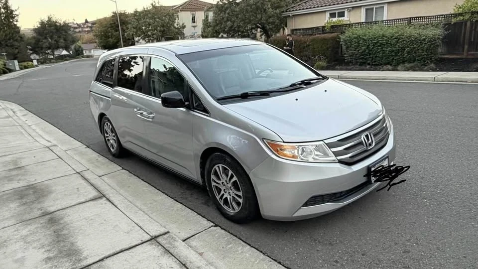 2011 Honda Odyssey - Image 13 of 14