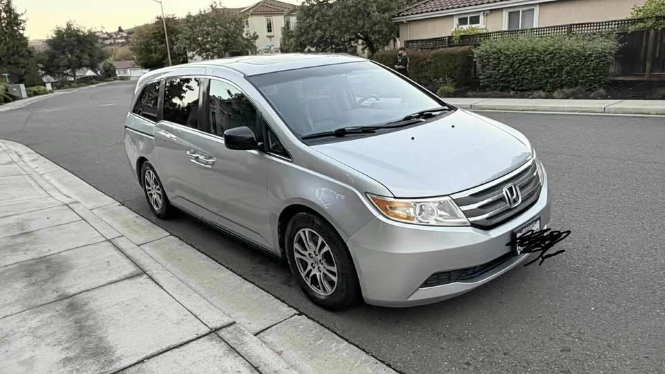 2011 Honda Odyssey - Image 3 of 10