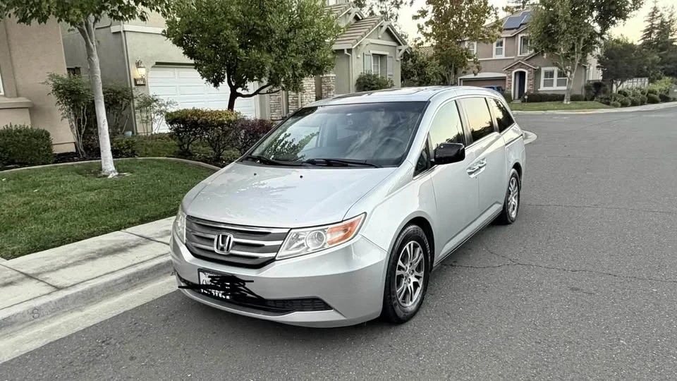 2011 Honda Odyssey - Image 12 of 14