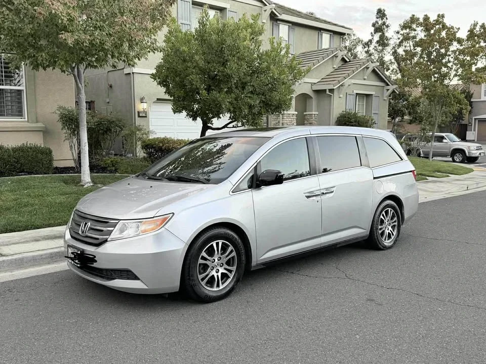 2011 Honda Odyssey - Image 4 of 10