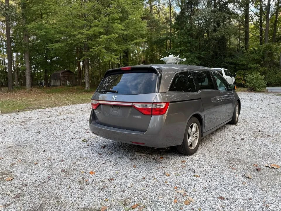 2011 Honda Odyssey - Image 3 of 15