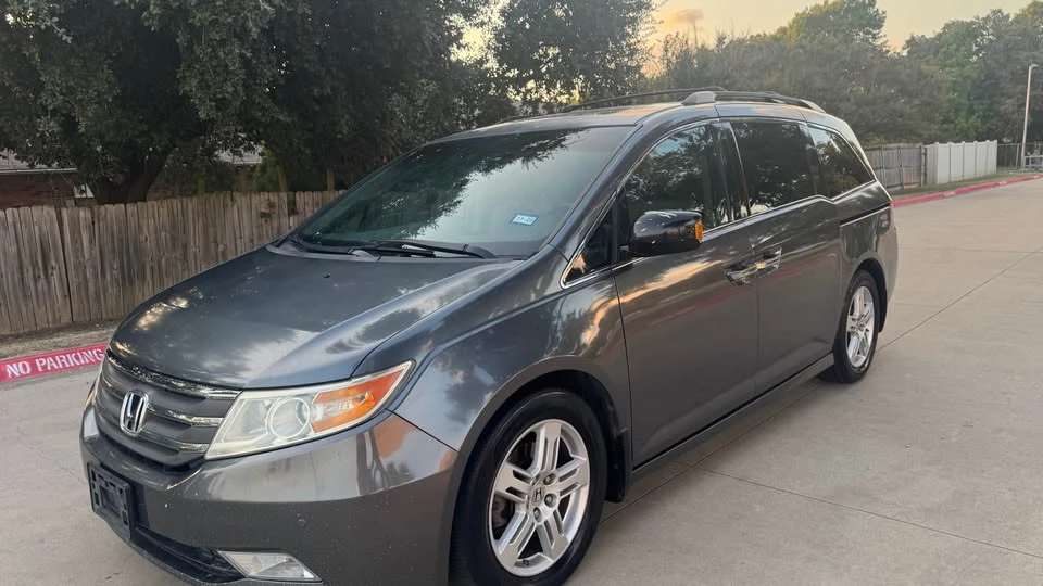 2011 Honda Odyssey - Image 2 of 11