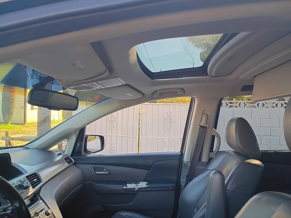 2011 Honda Odyssey - Image 8 of 14