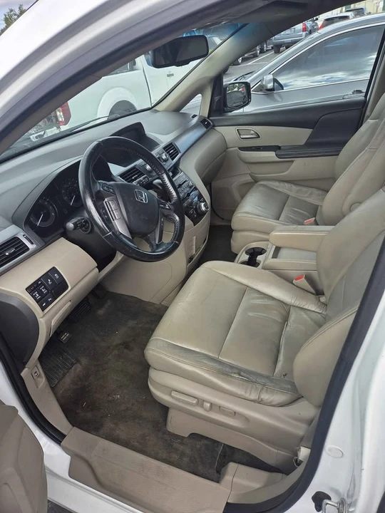 2011 Honda Odyssey - Image 8 of 11