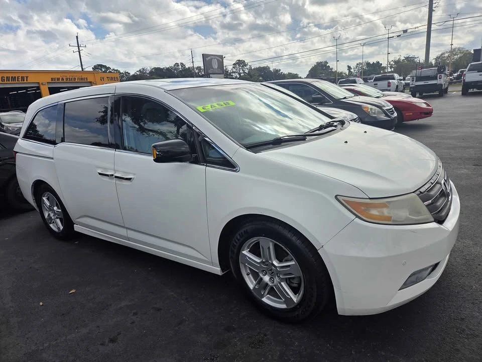 2011 Honda Odyssey - Image 2 of 11