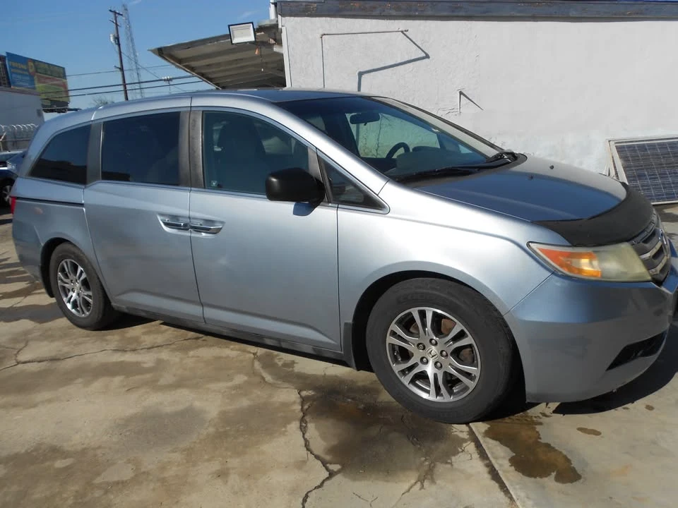2011 Honda Odyssey - Image 2 of 20