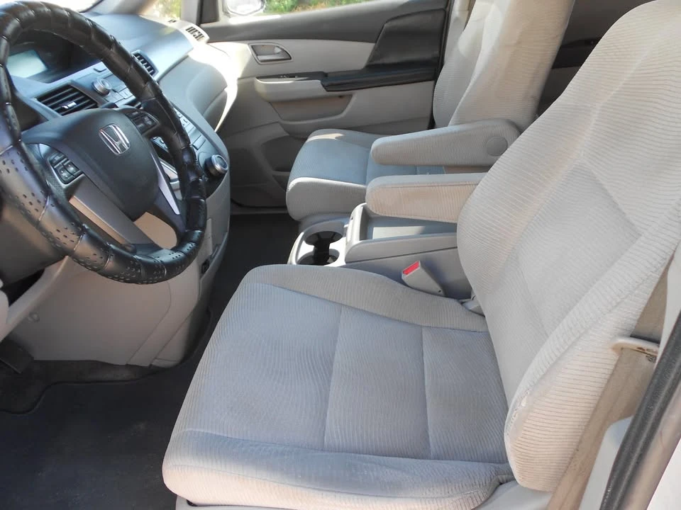 2011 Honda Odyssey - Image 13 of 20