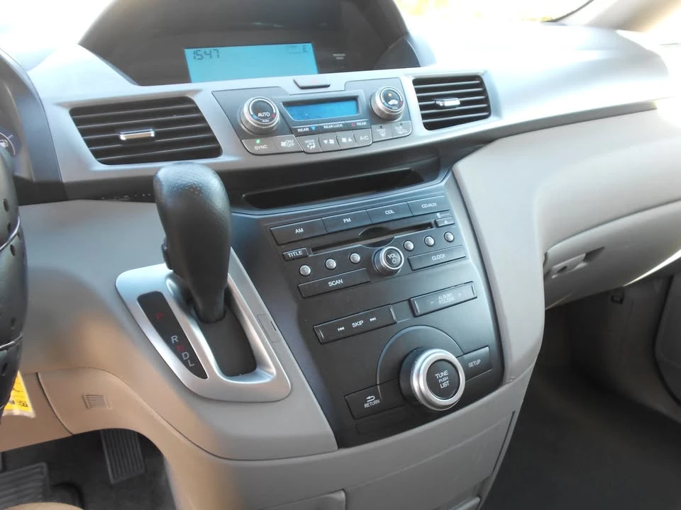 2011 Honda Odyssey - Image 16 of 20