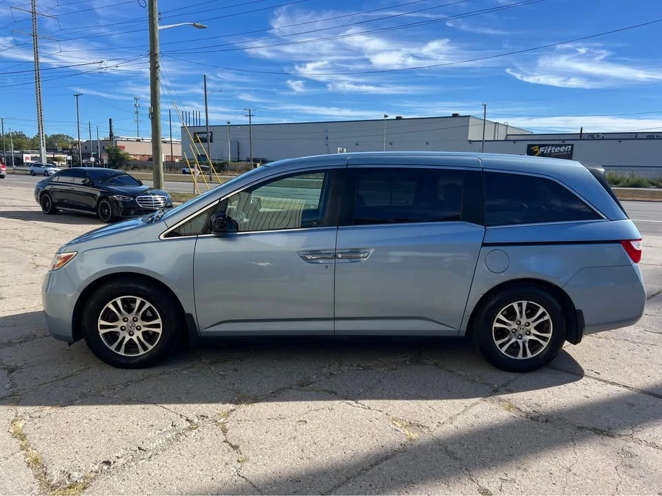 2011 Honda Odyssey - Image 3 of 17