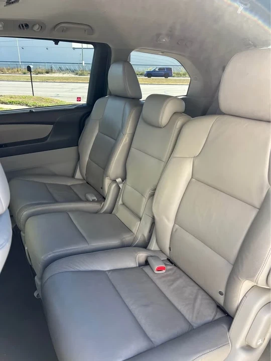 2011 Honda Odyssey - Image 10 of 17