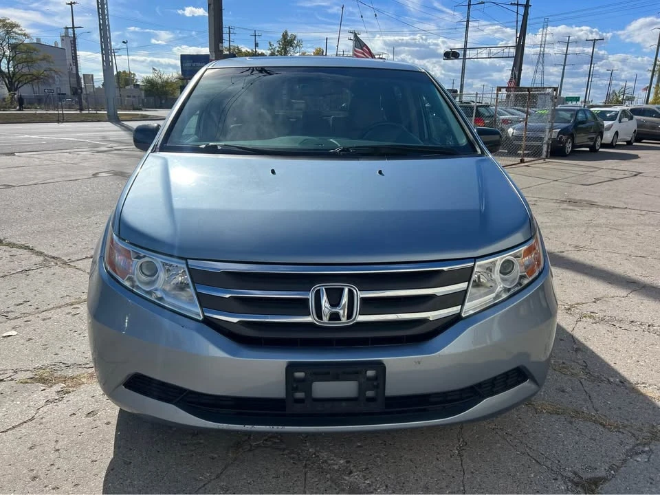 2011 Honda Odyssey - Image 2 of 17