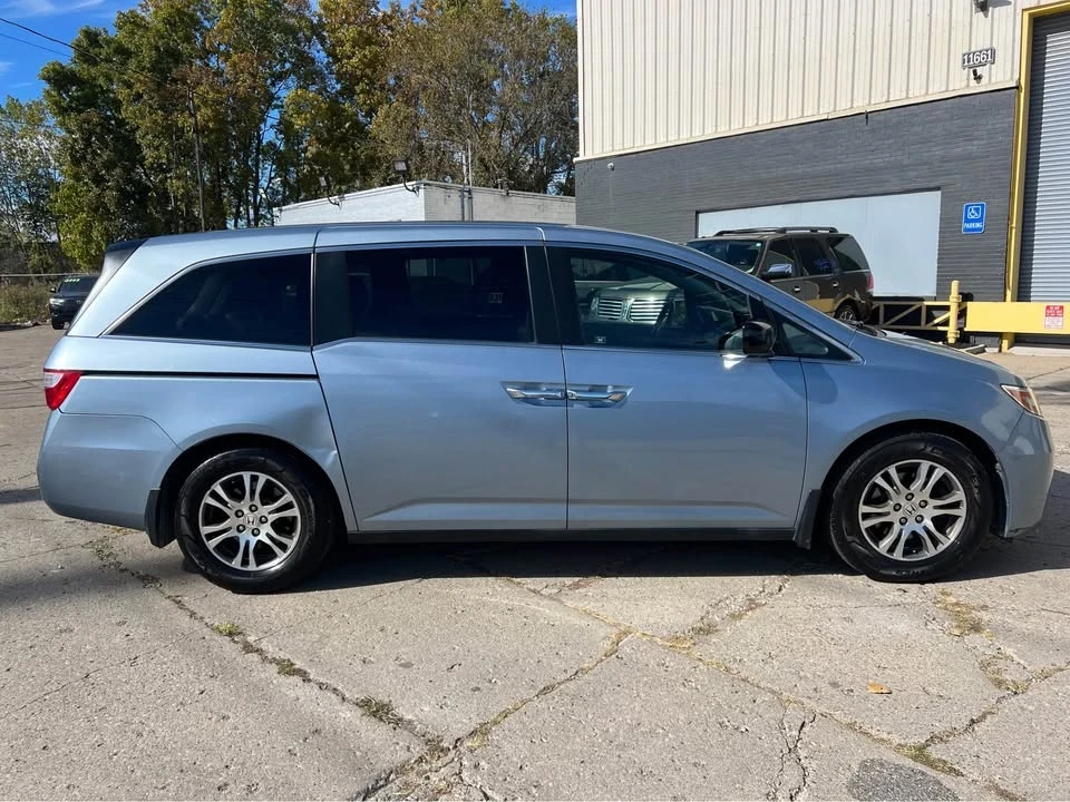 2011 Honda Odyssey - Image 5 of 17