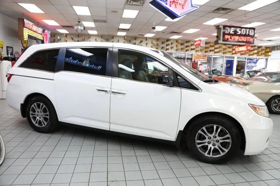 2011 Honda Odyssey - Image 11 of 20