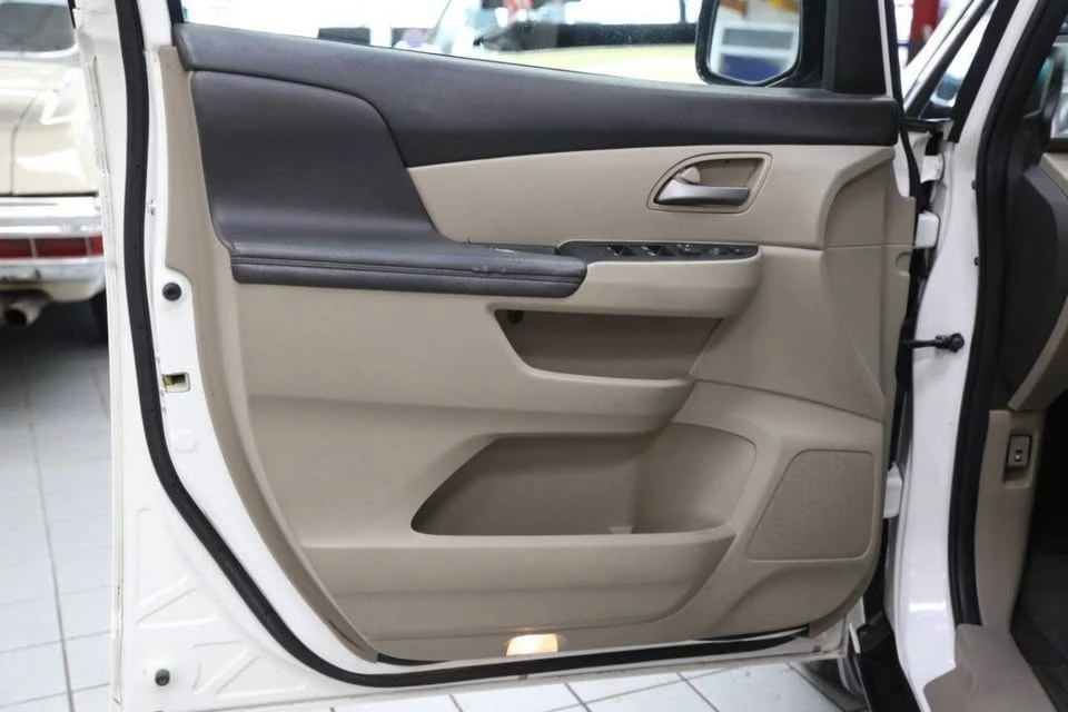 2011 Honda Odyssey - Image 13 of 20