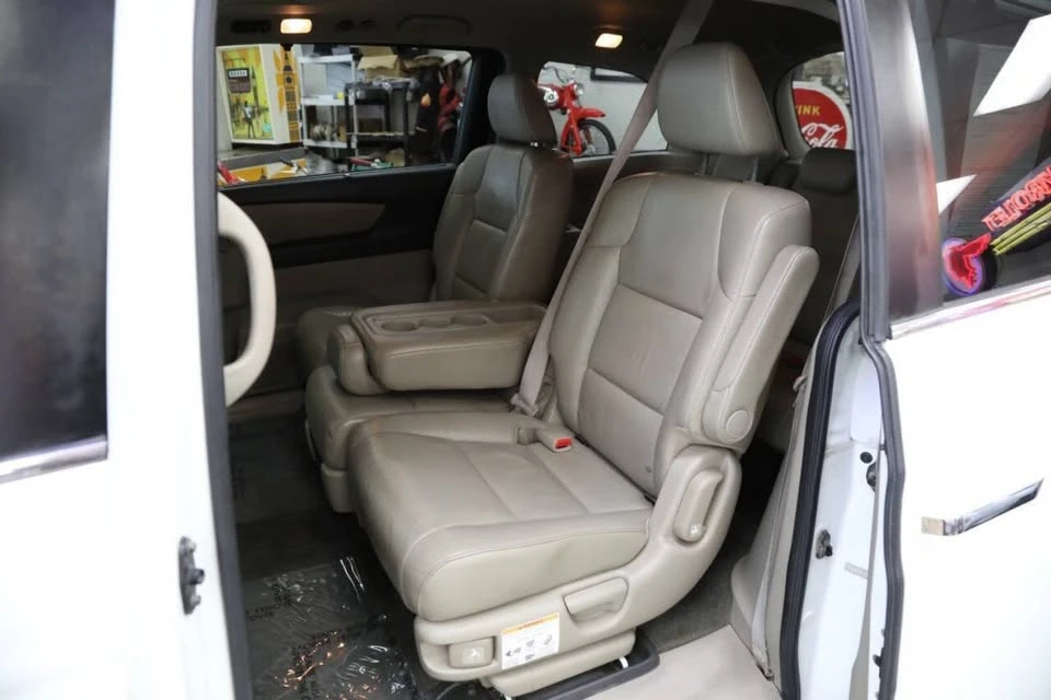 2011 Honda Odyssey - Image 15 of 20