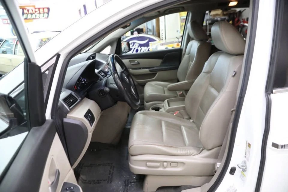 2011 Honda Odyssey - Image 14 of 20