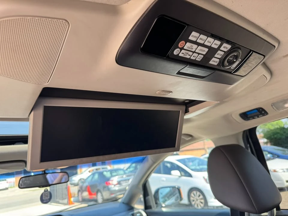 2011 Honda Odyssey - Image 15 of 18