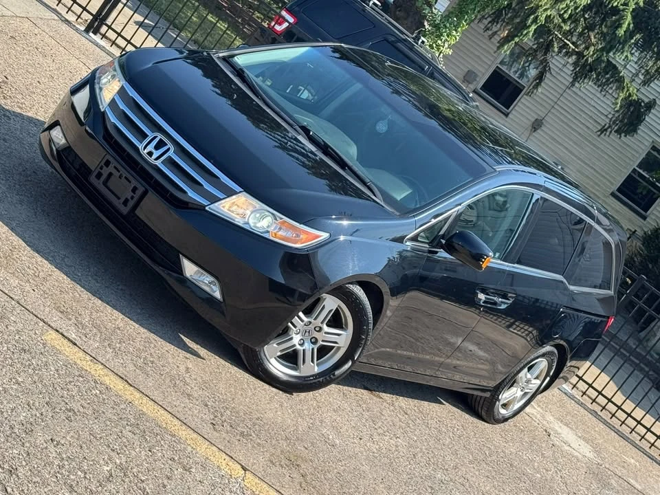 2011 Honda Odyssey - Image 2 of 18