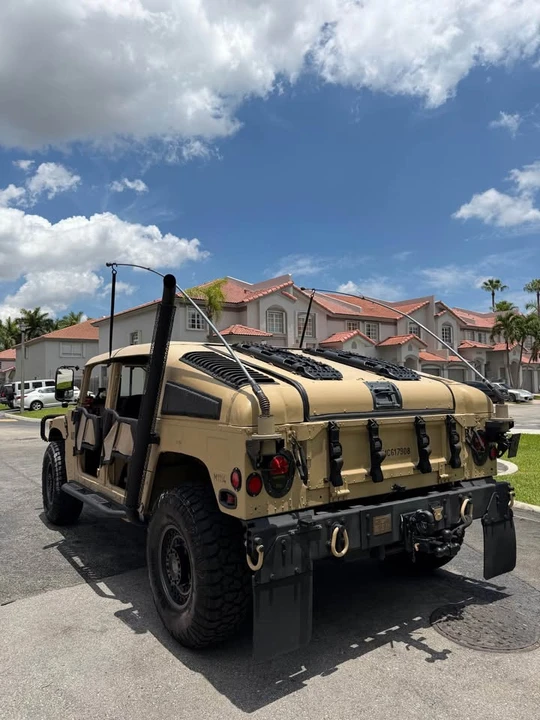 2011 Hummer HMMWV - Image 3 of 16