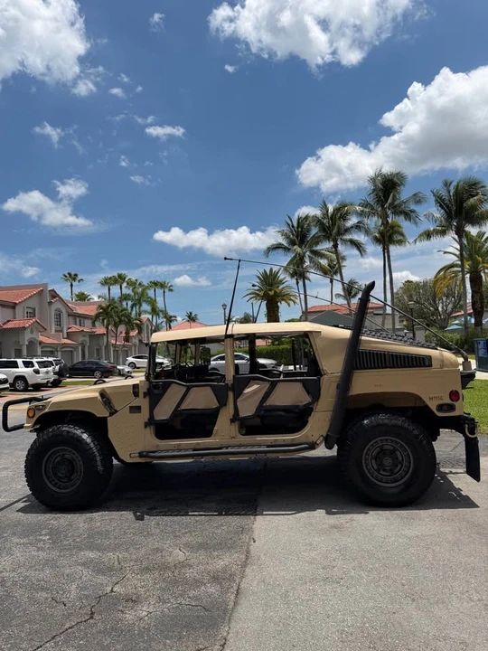 2011 Hummer HMMWV - Image 2 of 16