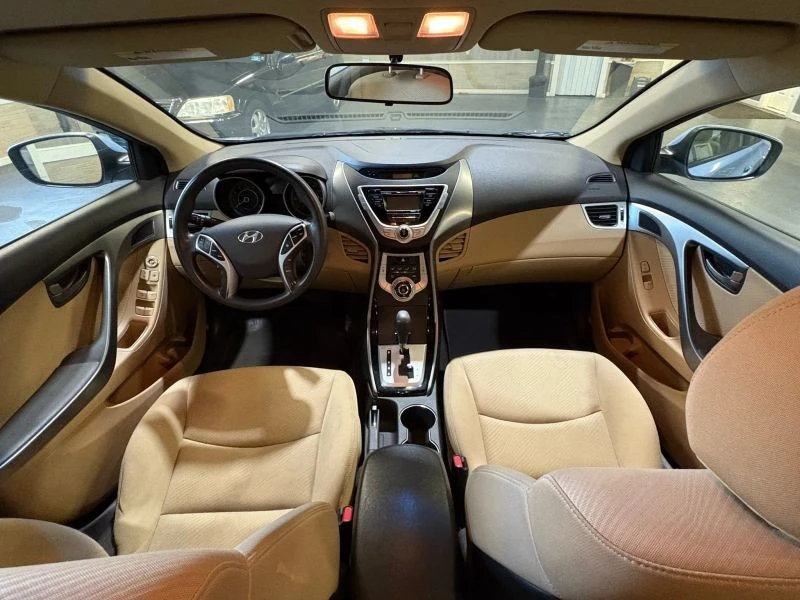 2011 Hyundai Elantra - Image 11 of 12