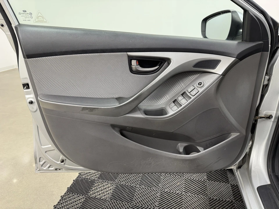 2011 Hyundai Elantra - Image 12 of 12