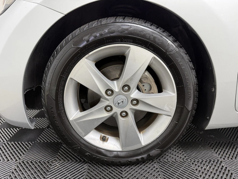 2011 Hyundai Elantra - Image 11 of 12