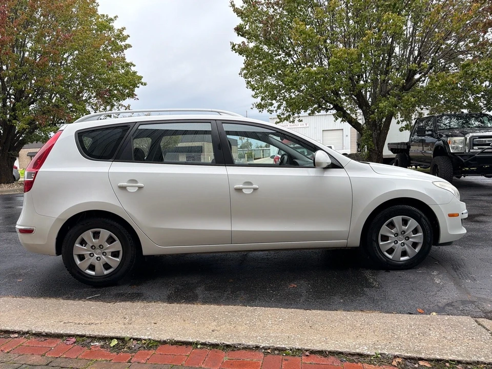 2011 Hyundai Elantra - Image 5 of 18