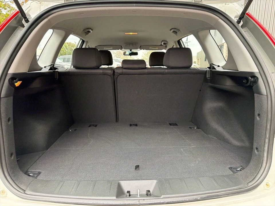 2011 Hyundai Elantra - Image 12 of 18