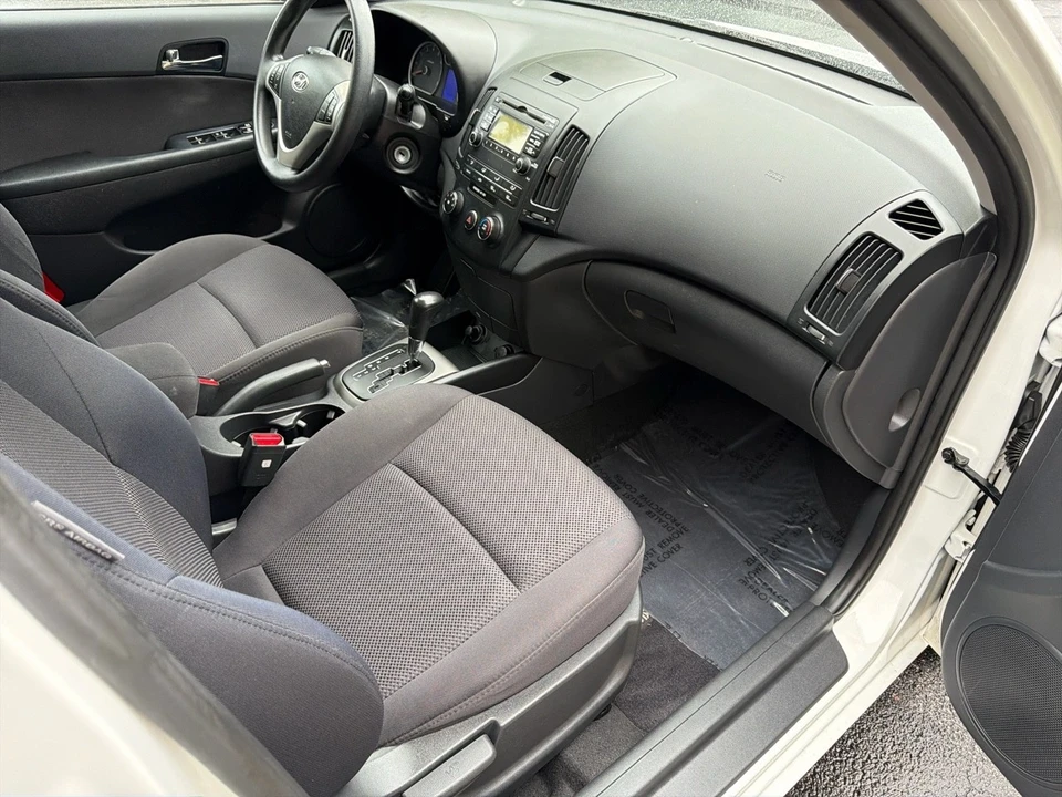 2011 Hyundai Elantra - Image 15 of 18