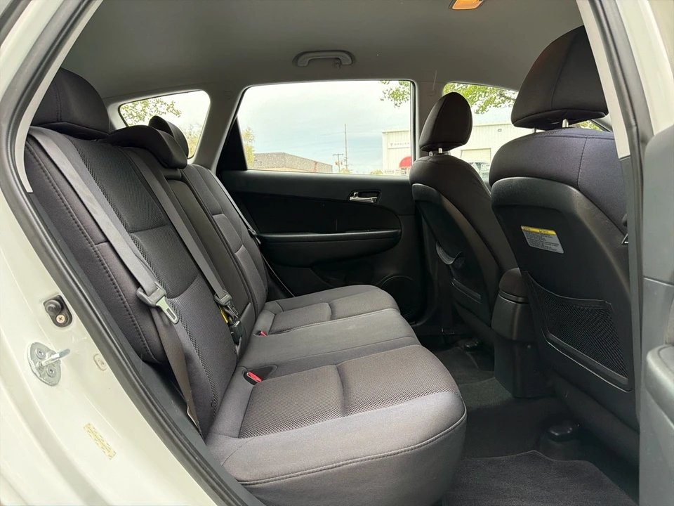 2011 Hyundai Elantra - Image 13 of 18