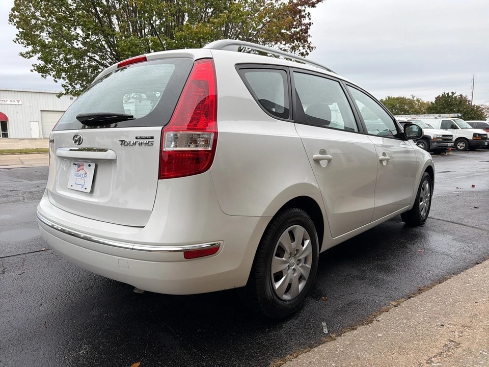2011 Hyundai Elantra - Image 4 of 18