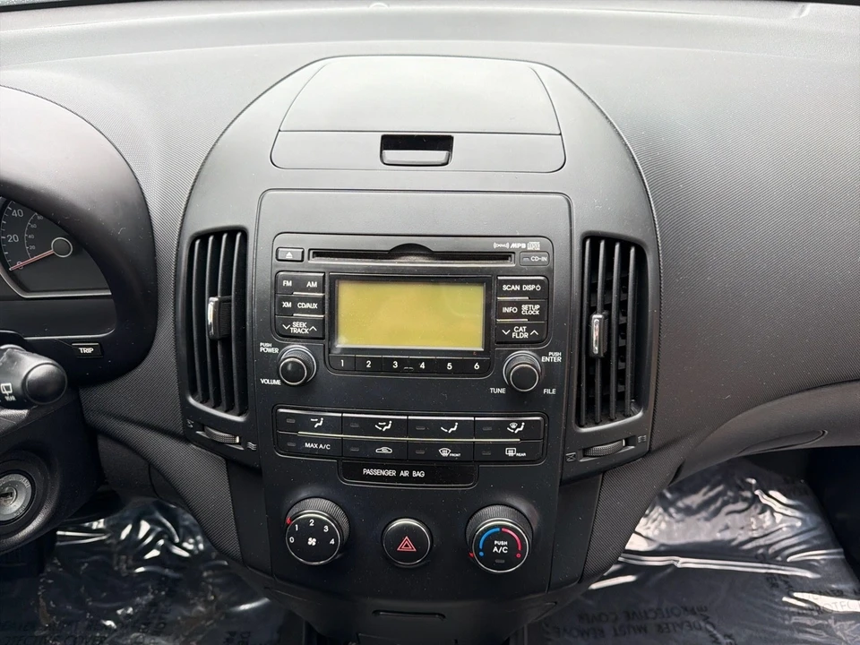2011 Hyundai Elantra - Image 16 of 18
