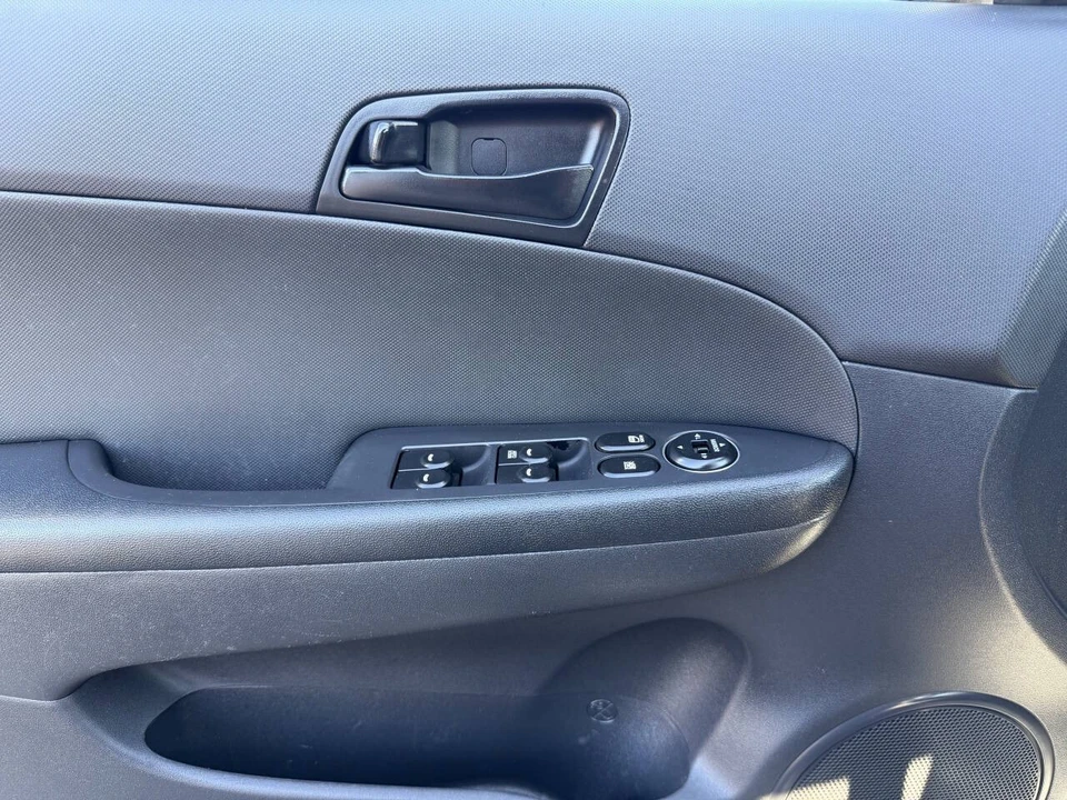 2011 Hyundai Elantra - Image 13 of 17