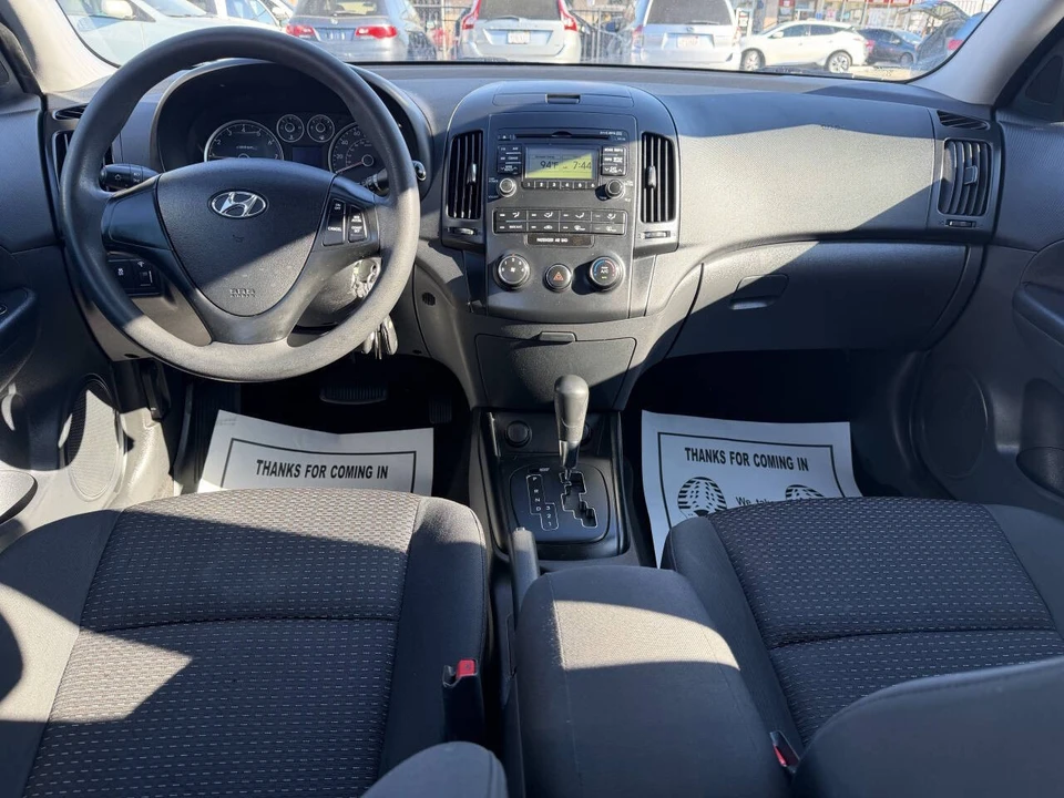 2011 Hyundai Elantra - Image 10 of 17