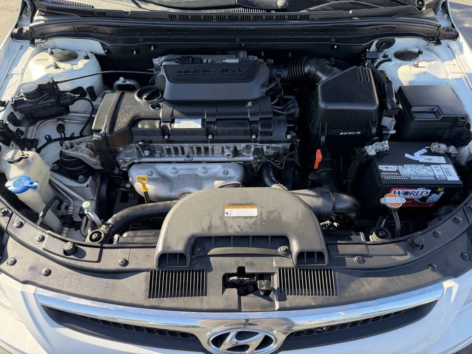 2011 Hyundai Elantra - Image 15 of 17