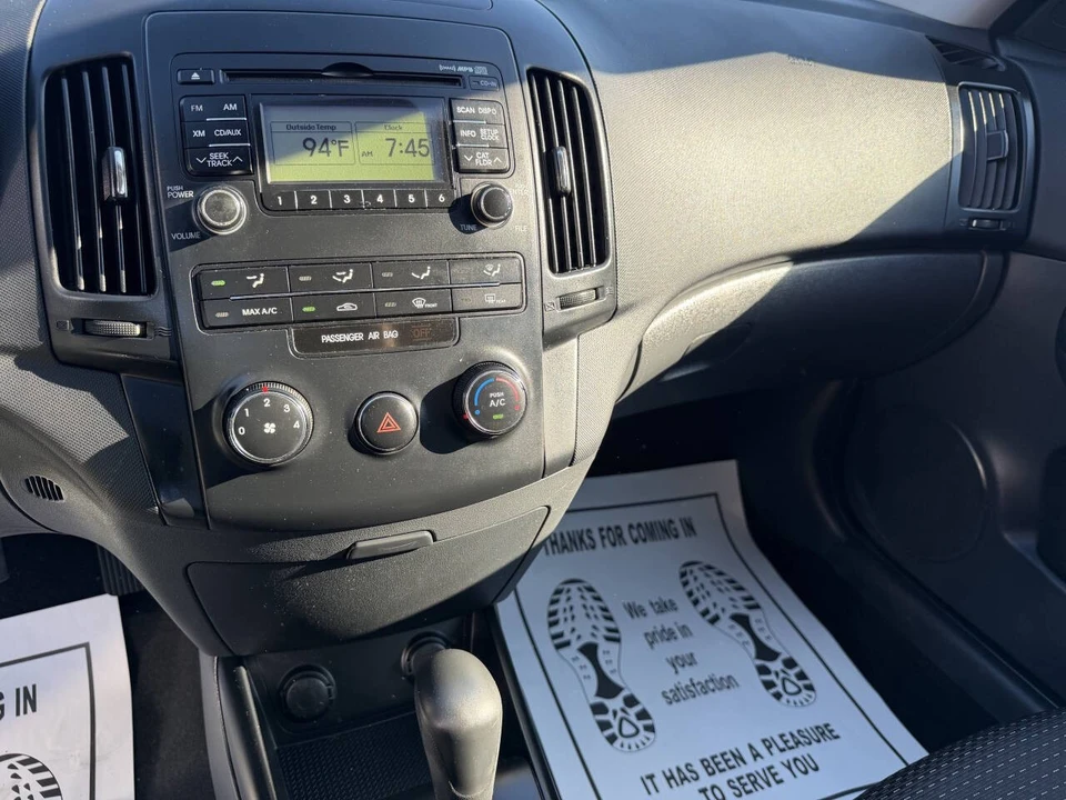2011 Hyundai Elantra - Image 12 of 17