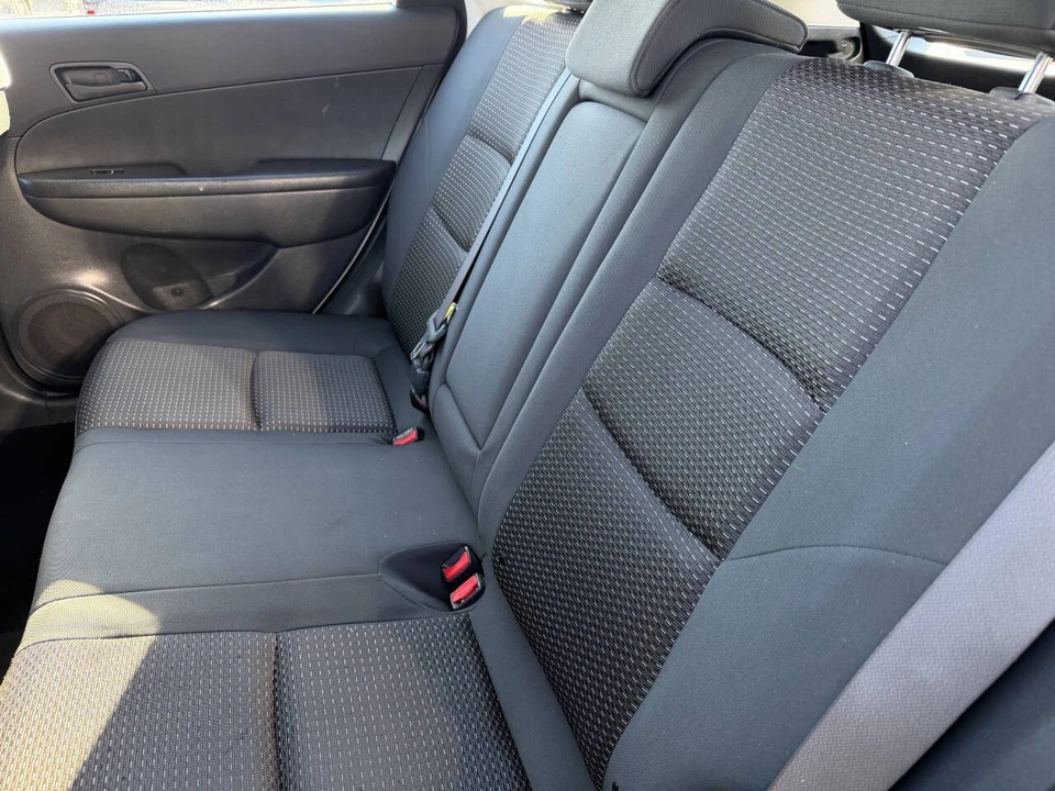 2011 Hyundai Elantra - Image 9 of 17