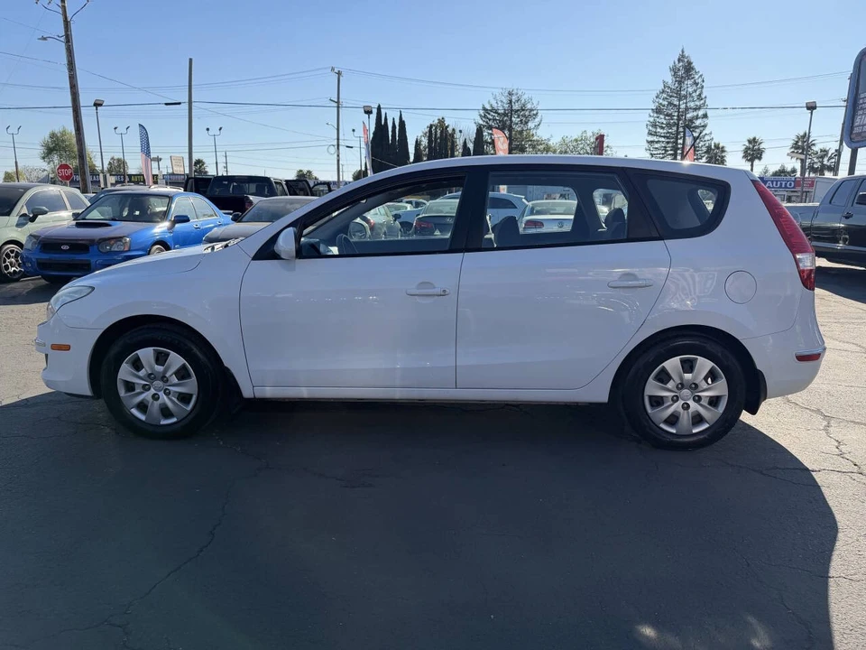 2011 Hyundai Elantra - Image 3 of 17