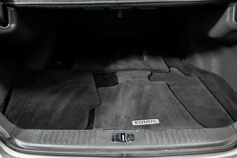2011 Hyundai Equus - Image 13 of 21