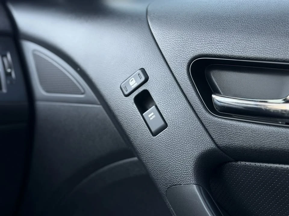 2011 Hyundai Genesis Coupe - Image 13 of 20