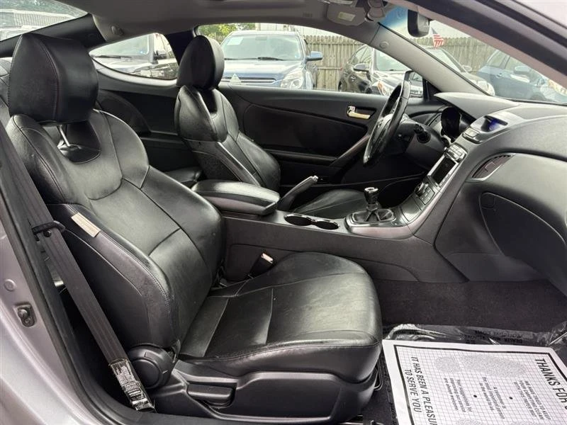 2011 Hyundai Genesis Coupe - Image 12 of 17