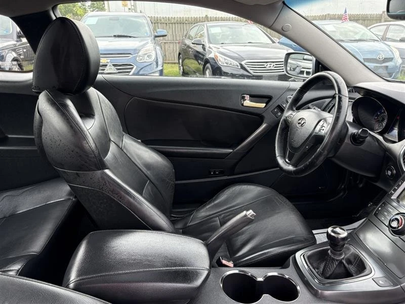 2011 Hyundai Genesis Coupe - Image 13 of 17