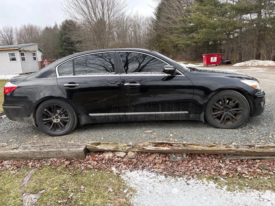 2011 Hyundai Genesis - Image 2 of 4